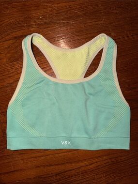 ⭐️ 3/$15 Women’s VSX Vibrant Mint Reversible Sports Bras Size Small